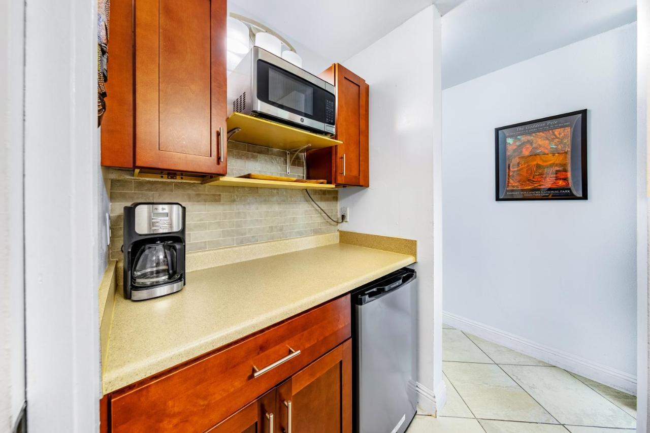 Downtown Hawaiian Paradise Condo With Hot Tub, Pool & Beach - Kona Islander Inn Кайлуа-Кона Екстер'єр фото